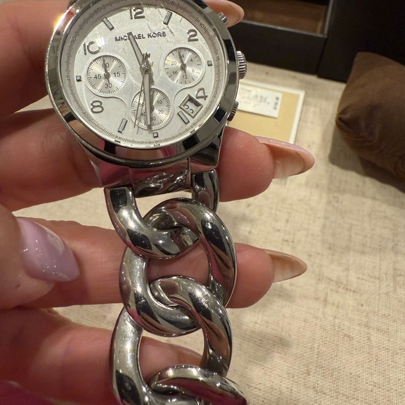 Michael Kors Silver Chain Link Watch - Picture 6 of 6